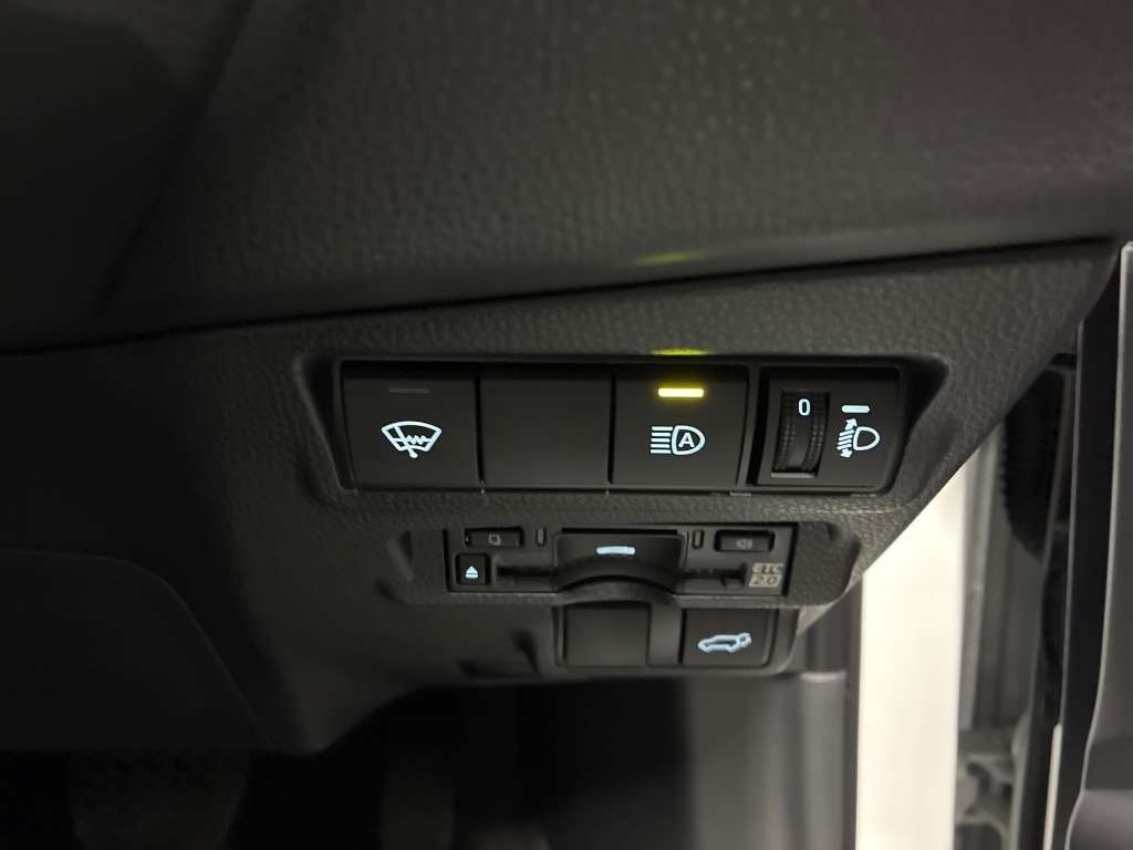 TOYOTA COROLLA CROSS HYBRID Z LEATHER photo 13
