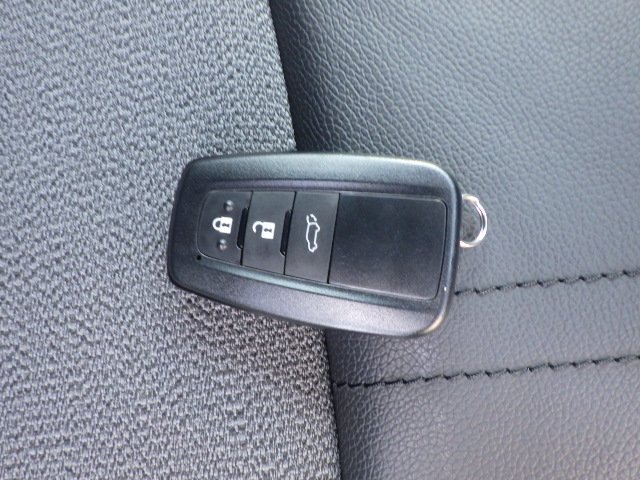TOYOTA COROLLA CROSS HYBRID Z LEATHER photo 18