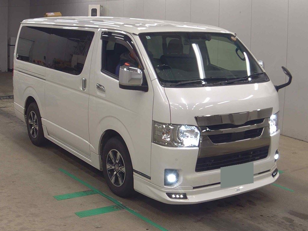 TOYOTA HIACE