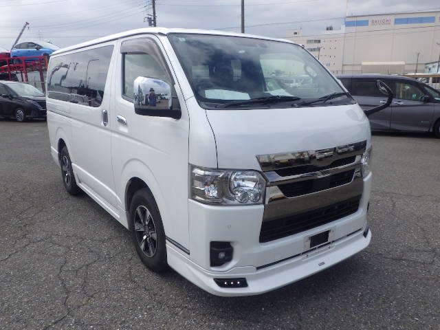 TOYOTA HIACE DARK PRIME V2 photo 8