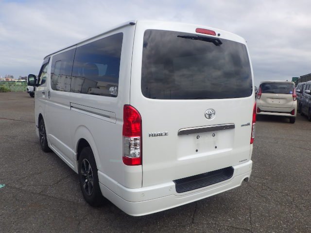 TOYOTA HIACE DARK PRIME V2 photo 9