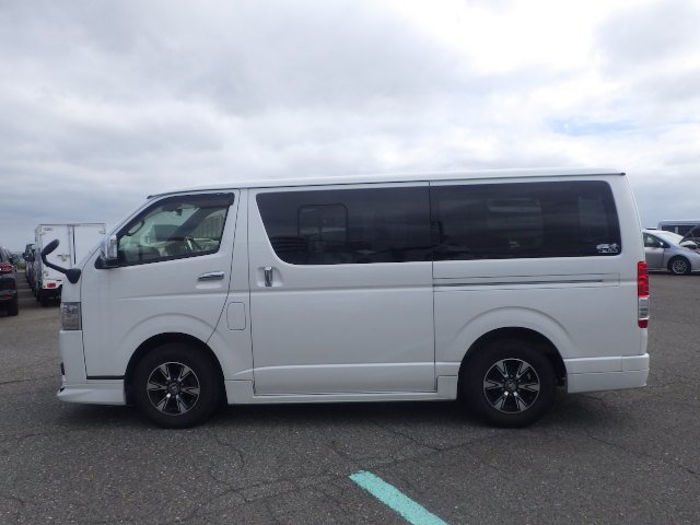 TOYOTA HIACE DARK PRIME V2 photo 14