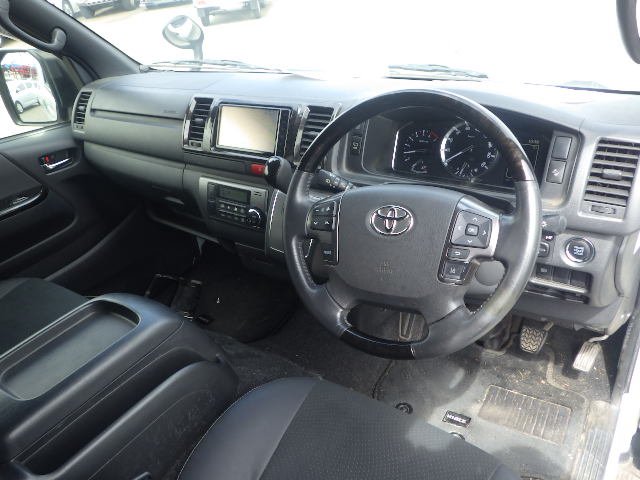 TOYOTA HIACE DARK PRIME V2 photo 17